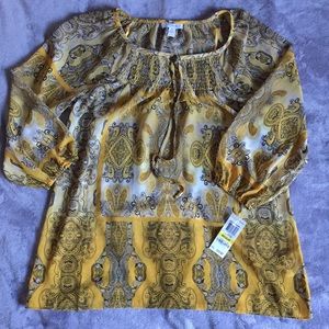 Ruched neckline 3/4 sleeve maize gold top